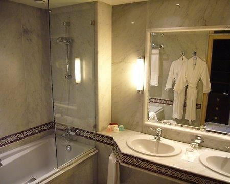Crystal Rose Hostel Kumasi Bagian luar foto